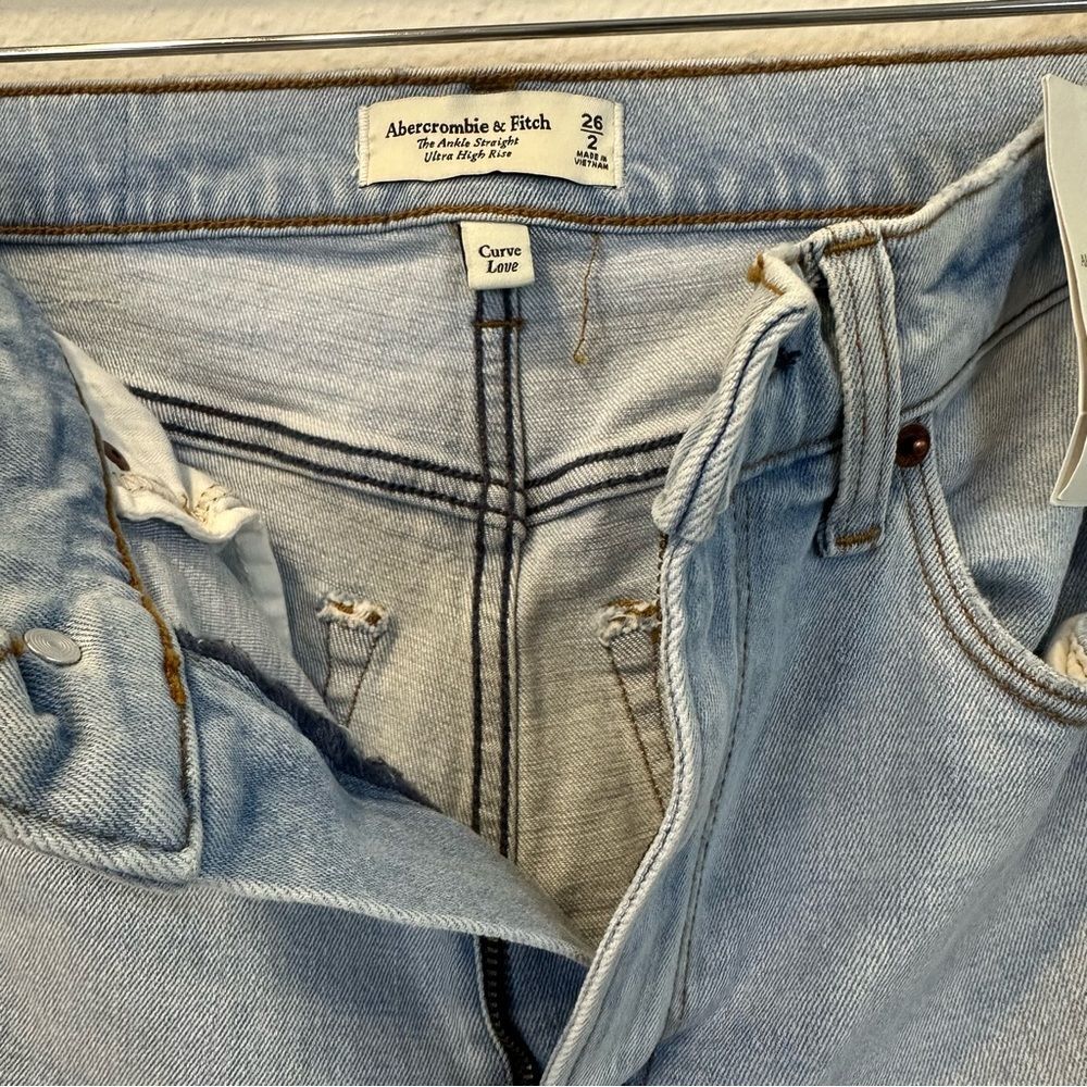 NWT Abercrombie & Fitch The Ankle Straight Ultra High Rise Jean 034 - Picture 2 of 5